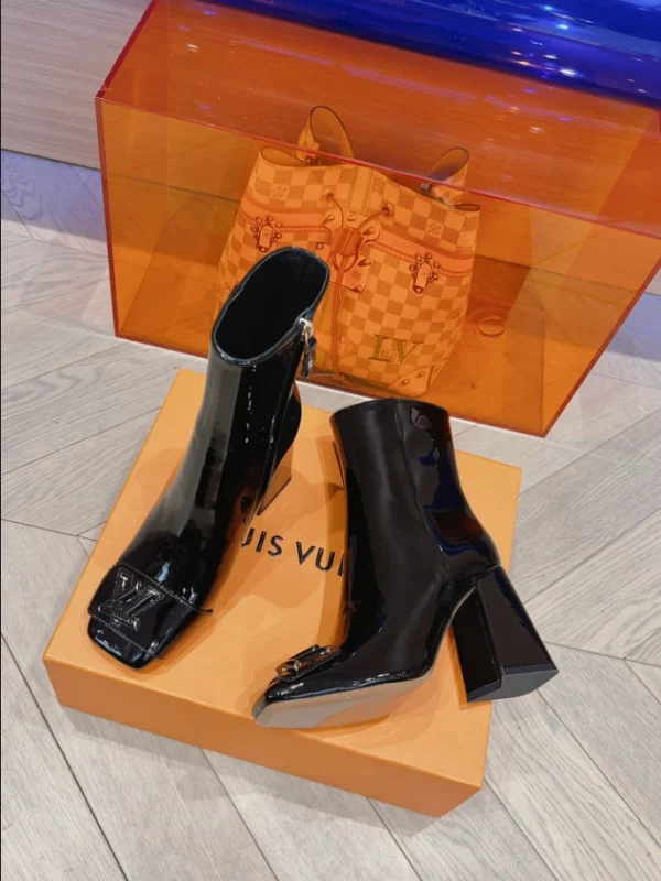 LOUIS VUITTON SHAKE ANKLE BOOT – WLS019 - Image 8