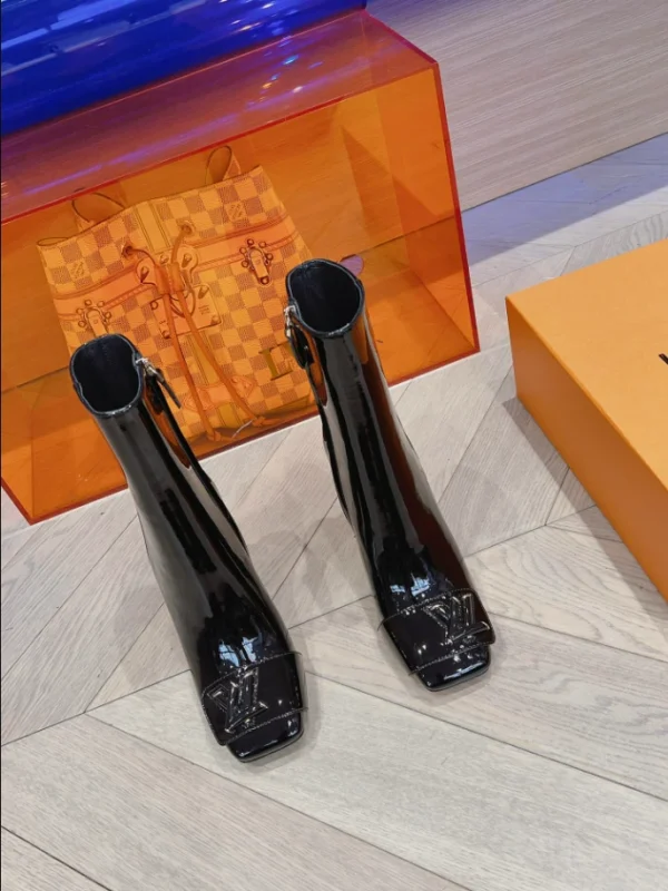 LOUIS VUITTON SHAKE ANKLE BOOT – WLS019 - Image 9