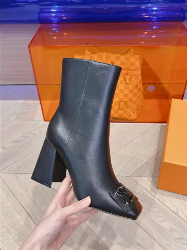 LOUIS VUITTON SHAKE ANKLE BOOT – WLS020 - Image 2