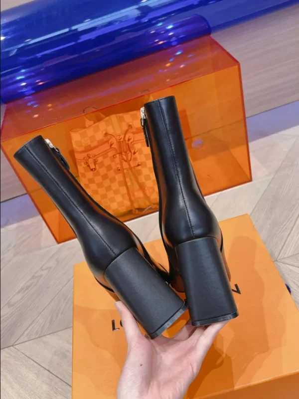 LOUIS VUITTON SHAKE ANKLE BOOT – WLS020 - Image 4