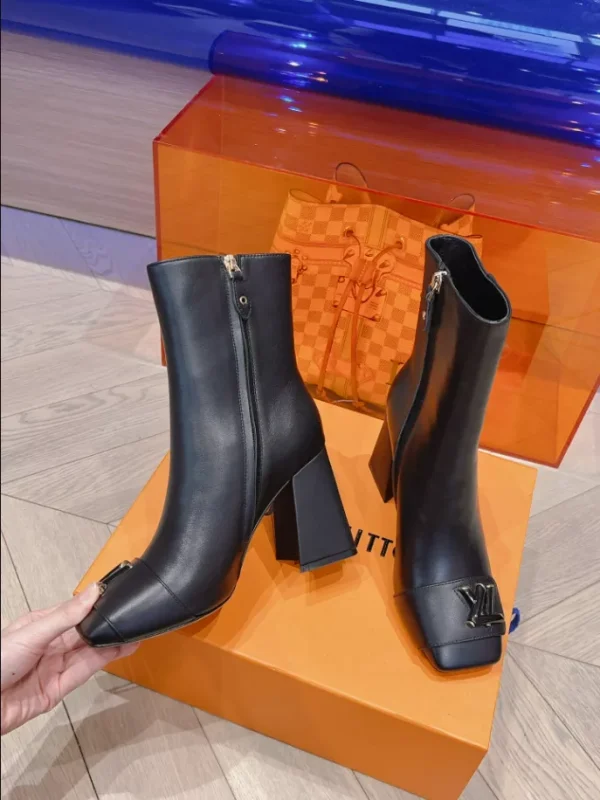 LOUIS VUITTON SHAKE ANKLE BOOT – WLS020 - Image 8