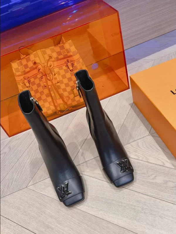 LOUIS VUITTON SHAKE ANKLE BOOT – WLS020 - Image 9