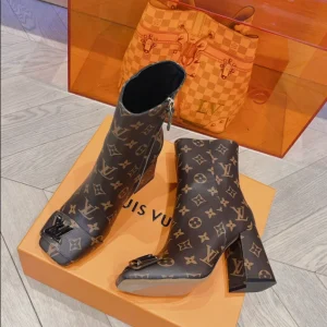LOUIS VUITTON SHAKE ANKLE BOOT – WLS021