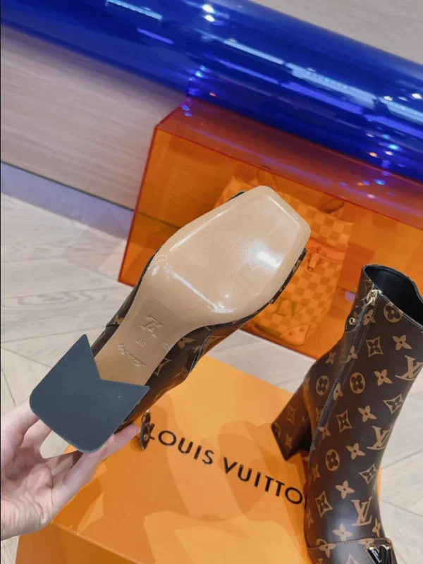 LOUIS VUITTON SHAKE ANKLE BOOT – WLS021 - Image 8