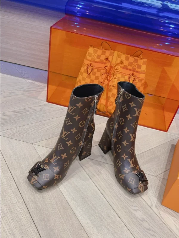 LOUIS VUITTON SHAKE ANKLE BOOT – WLS021 - Image 9