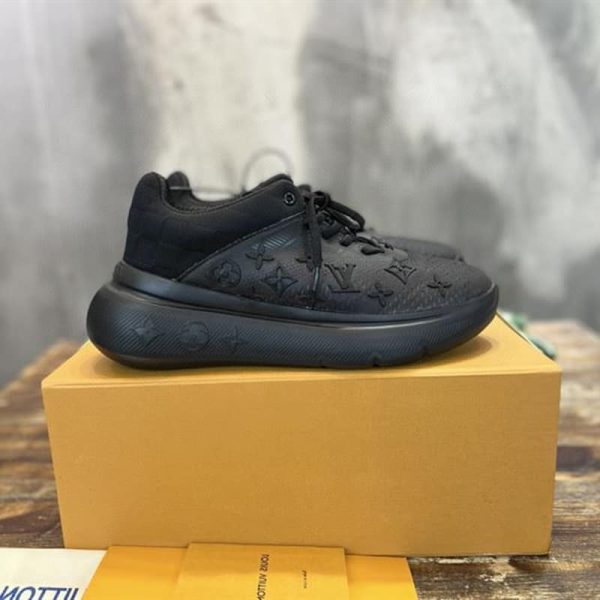 LOUIS VUITTON SHOW UP SNEAKER – LSVT228