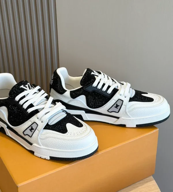 LOUIS VUITTON SNEAKER – LSVT325 - Image 4