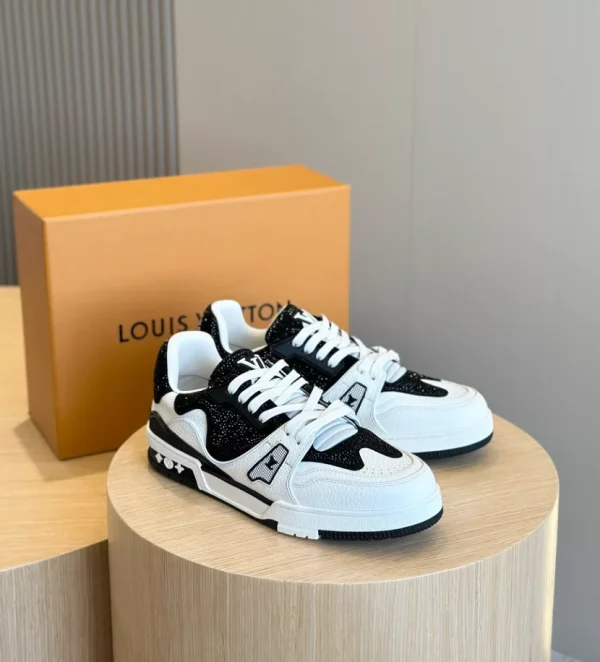 LOUIS VUITTON SNEAKER – LSVT325 - Image 7