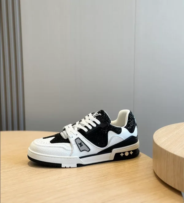 LOUIS VUITTON SNEAKER – LSVT325 - Image 9