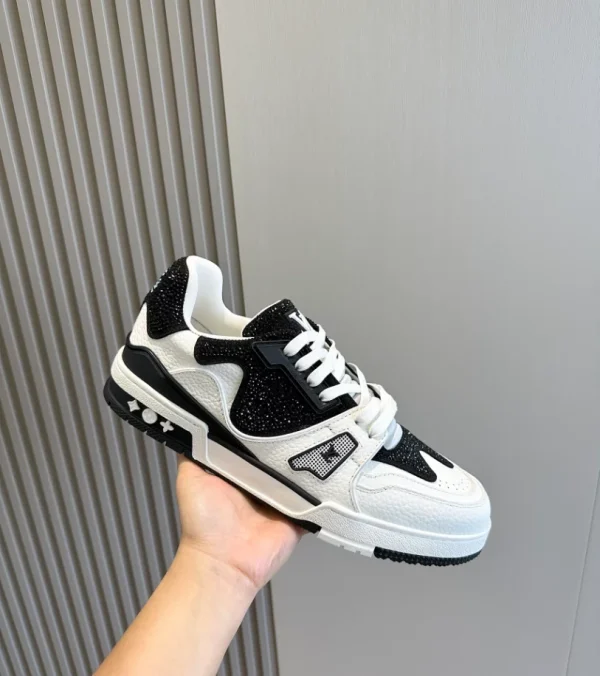 LOUIS VUITTON SNEAKER – LSVT325 - Image 2