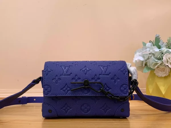 LOUIS VUITTON STEAMER WEARABLE WALLET – WLM581