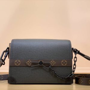 LOUIS VUITTON STEAMER WEARABLE WALLET – WLM582