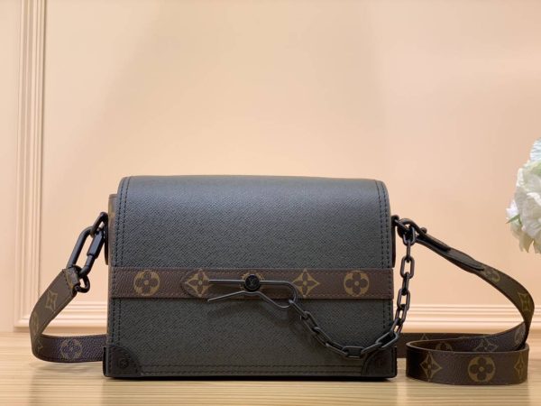 LOUIS VUITTON STEAMER WEARABLE WALLET – WLM582