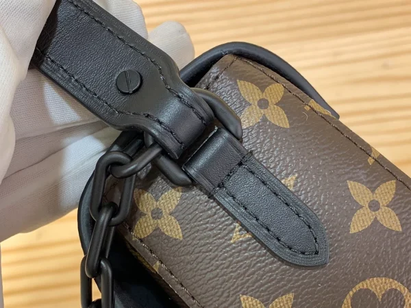 LOUIS VUITTON STEAMER WEARABLE WALLET – WLM582 - Image 7
