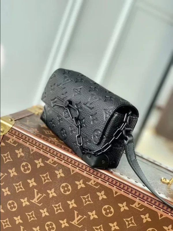 LOUIS VUITTON STEAMER WEARABLE WALLET – WLM583 - Image 3