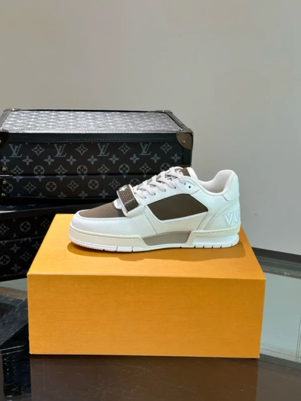 LOUIS VUITTON TRAINER SNEAKERS IN BEIGE – LSVT355 - Image 4
