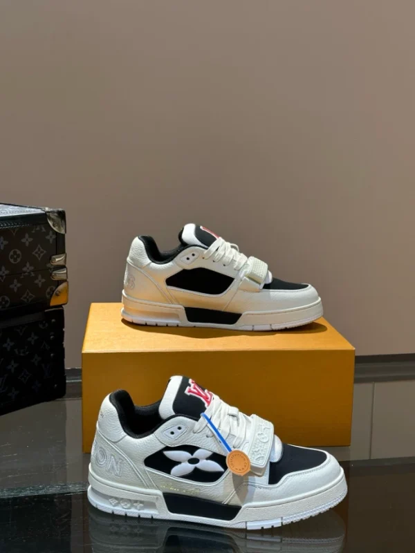 LOUIS VUITTON TRAINER SNEAKERS IN BLACK AND WHITE – LSVT354 - Image 8