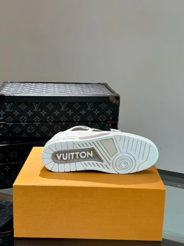 LOUIS VUITTON TRAINER SNEAKERS IN BEIGE – LSVT355 - Image 7