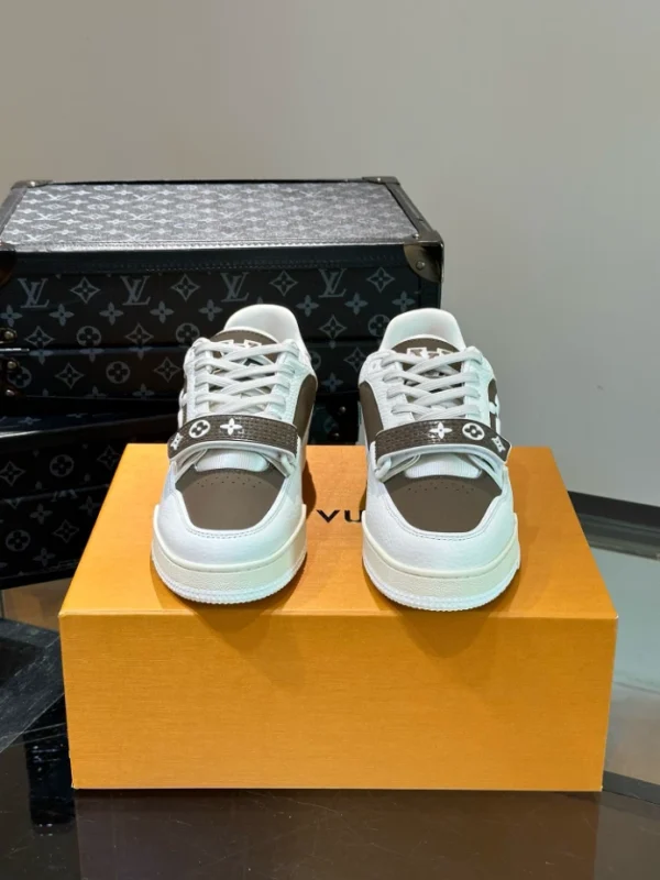 LOUIS VUITTON TRAINER SNEAKERS IN BEIGE – LSVT355 - Image 8