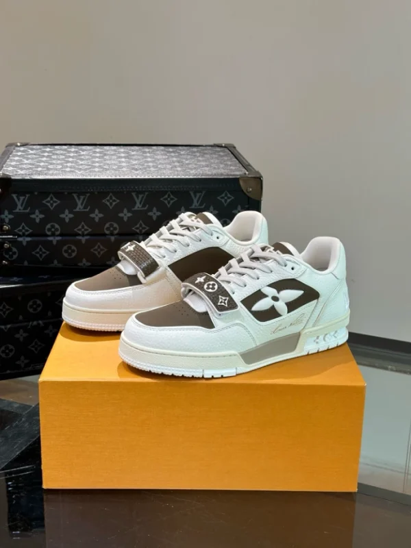 LOUIS VUITTON TRAINER SNEAKERS IN BEIGE – LSVT355 - Image 9