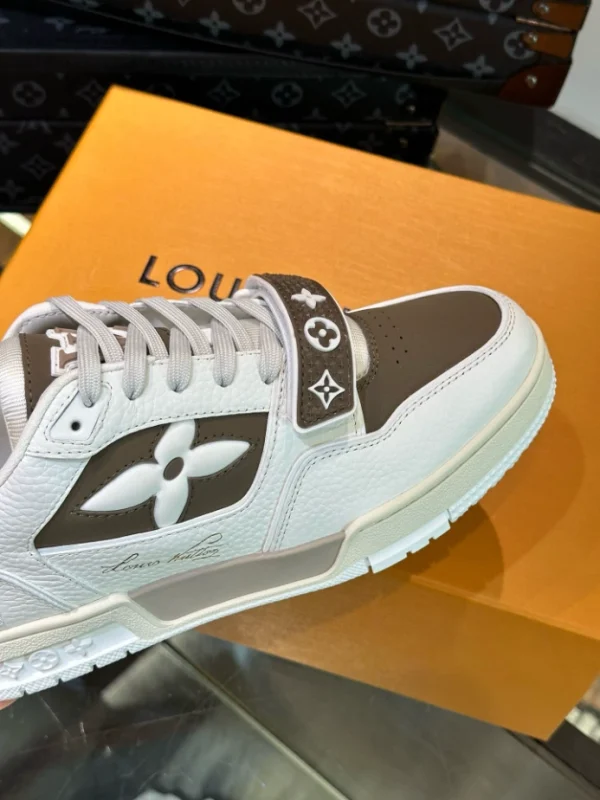 LOUIS VUITTON TRAINER SNEAKERS IN BEIGE – LSVT355 - Image 3