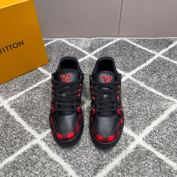 LOUIS VUITTON TRAINER SNEAKERS IN BLACK – LSVT362 - Image 3