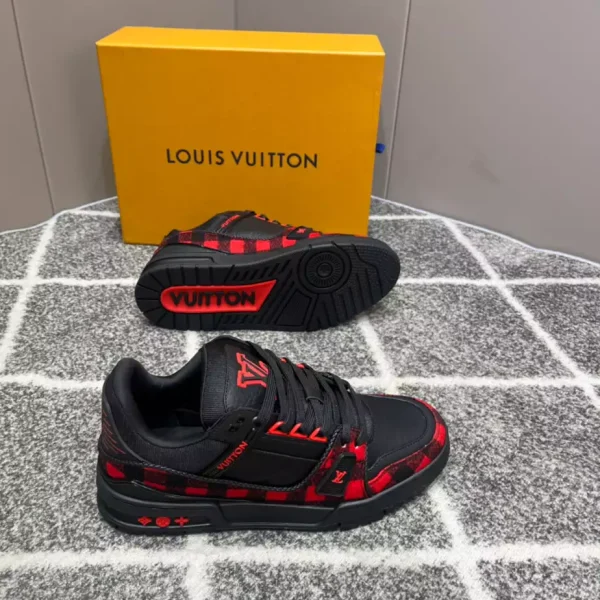 LOUIS VUITTON TRAINER SNEAKERS IN BLACK – LSVT362 - Image 5