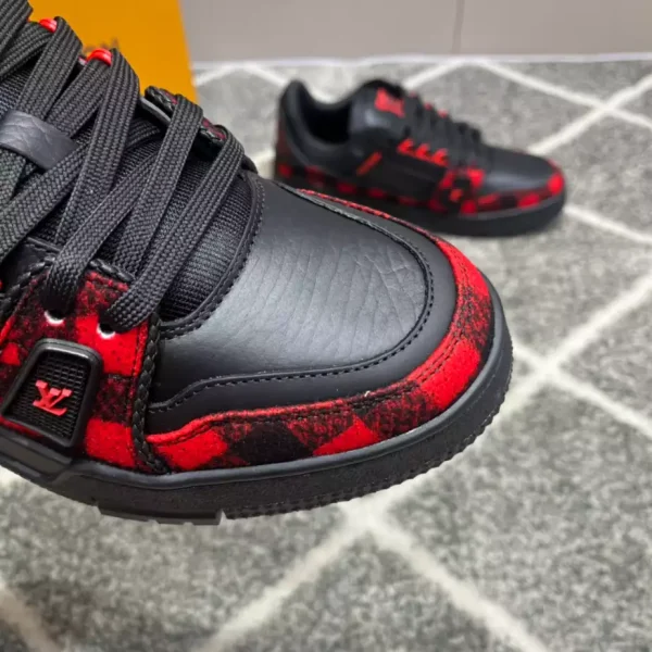 LOUIS VUITTON TRAINER SNEAKERS IN BLACK – LSVT362 - Image 6