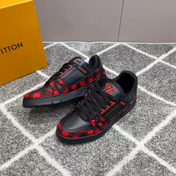 LOUIS VUITTON TRAINER SNEAKERS IN BLACK – LSVT362 - Image 7