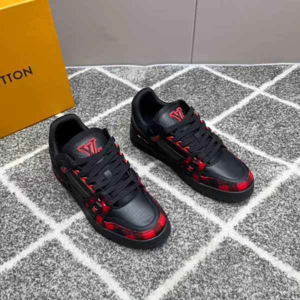 LOUIS VUITTON TRAINER SNEAKERS IN BLACK – LSVT362 - Image 8