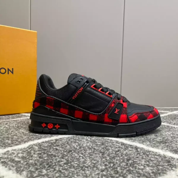 LOUIS VUITTON TRAINER SNEAKERS IN BLACK – LSVT362 - Image 2