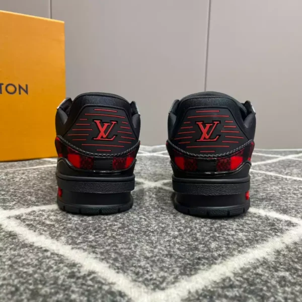 LOUIS VUITTON TRAINER SNEAKERS IN BLACK – LSVT362 - Image 9