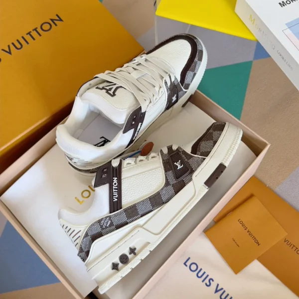 LOUIS VUITTON TRAINER SNEAKERS  – LSVT363 - Image 2