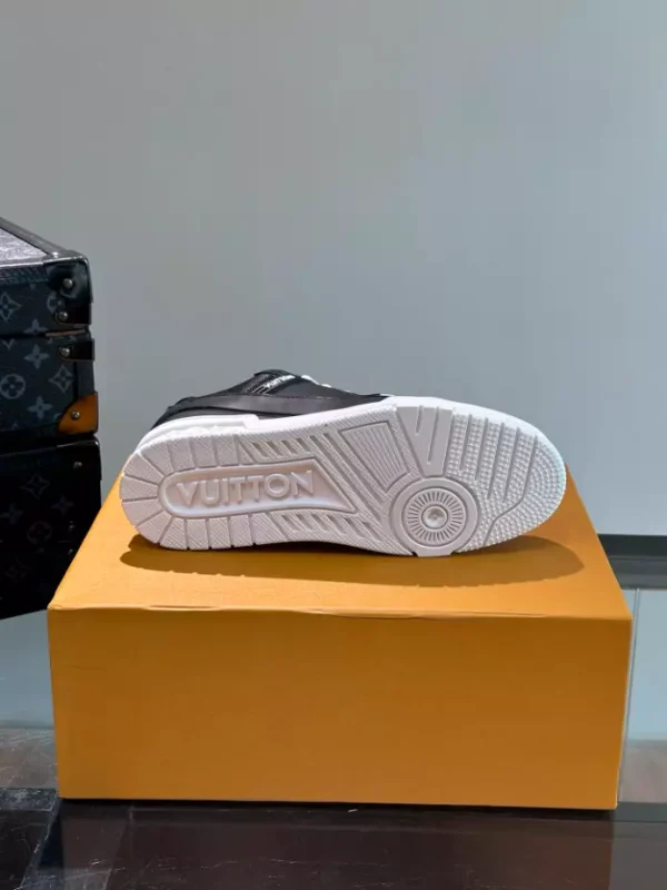 LOUIS VUITTON TRAINER SNEAKERS – LSVT391 - Image 6