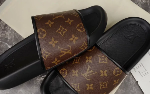 LOUIS VUITTON WATERFRONT MULE – LSVT140 - Image 3