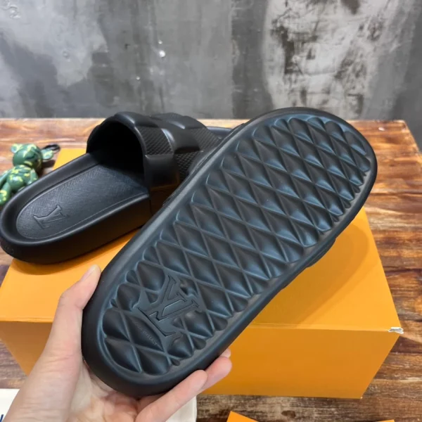 LOUIS VUITTON WATERFRONT MULE – LSVT143 - Image 4