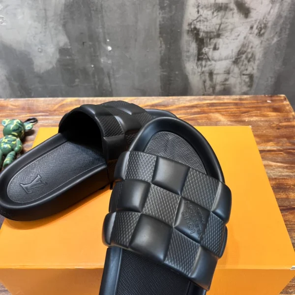 LOUIS VUITTON WATERFRONT MULE – LSVT143 - Image 5