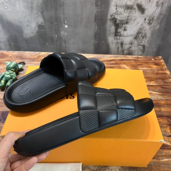 LOUIS VUITTON WATERFRONT MULE – LSVT143 - Image 2