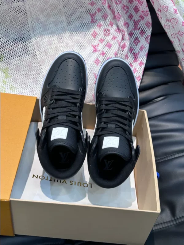 LOUIS VUITTON X NIKE TRAINER SNEAKER – LSVT335 - Image 3