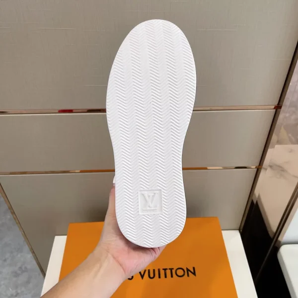 LV BEVERLY HILLS SNEAKER – LSVT301 - Image 7