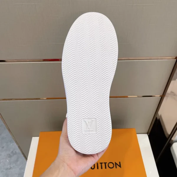 LV BEVERLY HILLS SNEAKER – LSVT302 - Image 8