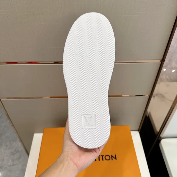 LV BEVERLY HILLS SNEAKER – LSVT310 - Image 9