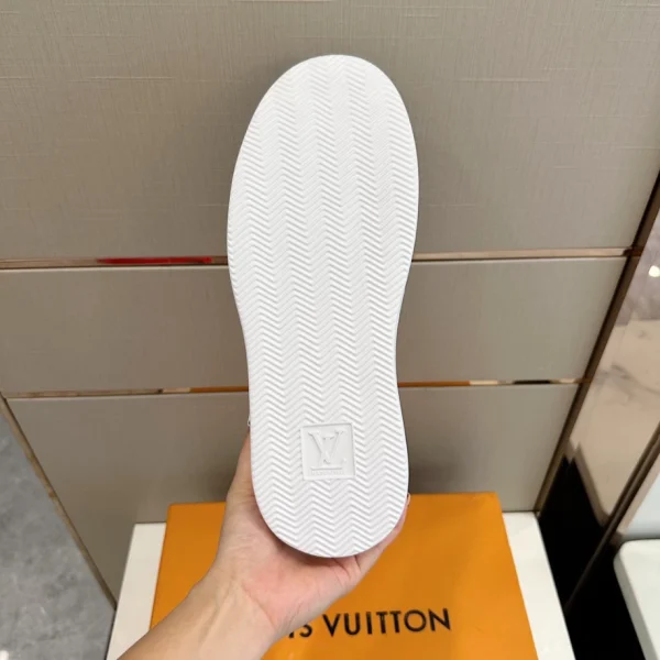 LV BEVERLY HILLS SNEAKER – LSVT311 - Image 5