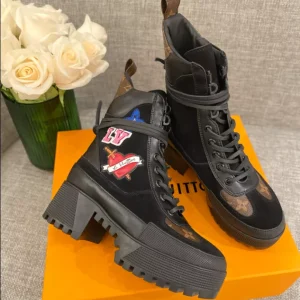 LV LAUREATE PLATFORM DESERT BOOT – WLS035