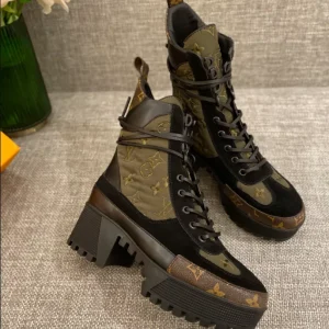 LV LAUREATE PLATFORM DESERT BOOT – WLS036