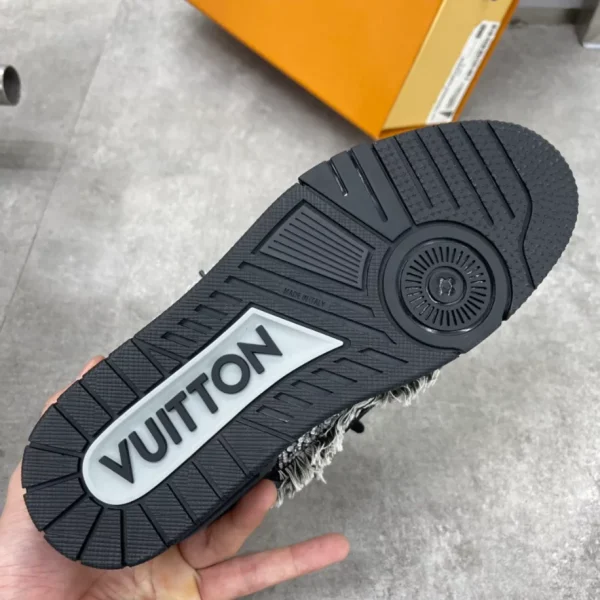 LV SKATE SNEAKER – LSVT306 - Image 6