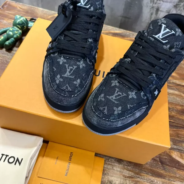 LV TRAINER SNEAKER – LSVT321 - Image 3