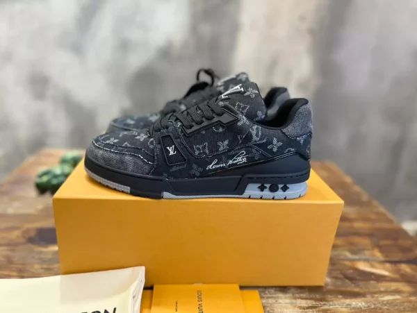 LV TRAINER SNEAKER – LSVT321 - Image 2