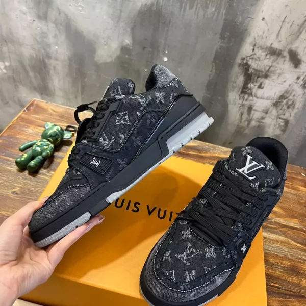 LV TRAINER SNEAKER – LSVT321 - Image 9