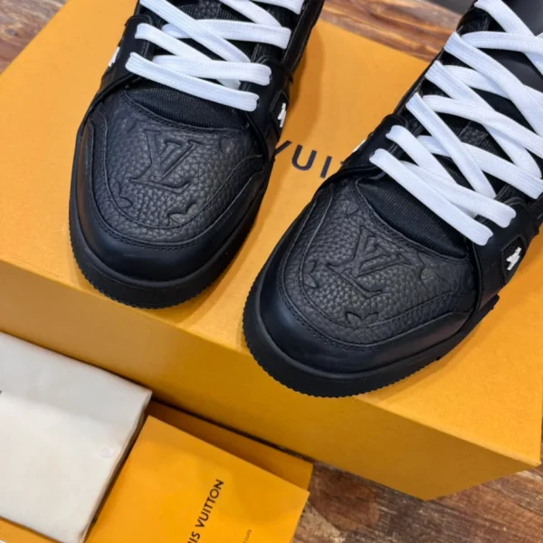 LV TRAINER SNEAKER – LSVT341 - Image 3